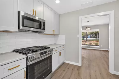 11202 Balcones Woods Cove, Austin, TX 78759 - Photo 11