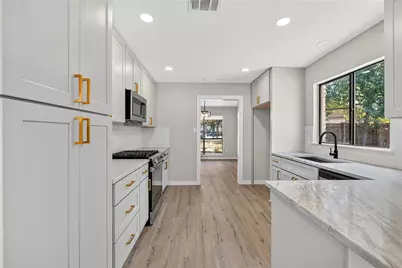 11202 Balcones Woods Cove, Austin, TX 78759 - Photo 9