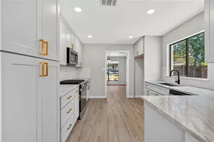 11202 Balcones Woods Cove, Austin, TX 78759 - Photo 9