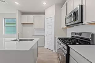 103 Mandeville Dr, Hutto, TX 78634 - Photo 13