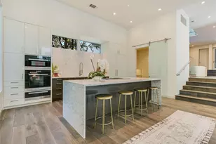 1107 W 31st St, Austin, TX 78705 - Photo 9