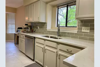 8905 Bridgewood Trail, Austin, TX 78729 - Photo 11