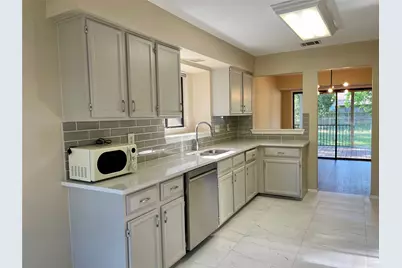 8905 Bridgewood Trail, Austin, TX 78729 - Photo 13