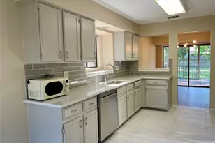 8905 Bridgewood Trail, Austin, TX 78729 - Photo 13