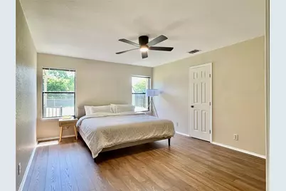 8905 Bridgewood Trail, Austin, TX 78729 - Photo 15