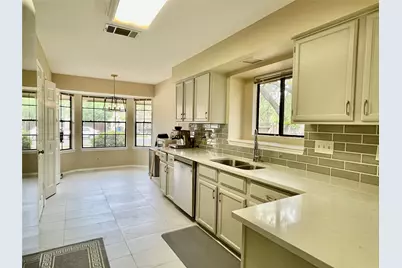 8905 Bridgewood Trail, Austin, TX 78729 - Photo 9