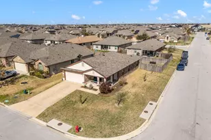 137 Hematite Ln, Jarrell, TX 76537 - Photo 3