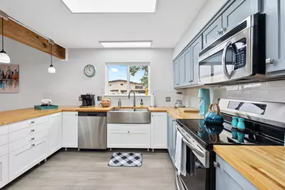 2711 Trail Of Madrones Street, Austin, TX 78746 - Photo 11