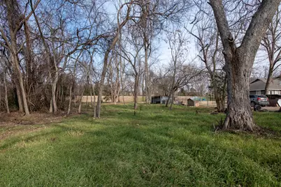 418 S Avenue D Avenue, Elgin, TX 78621 - Photo 3