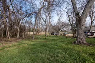 418 S Ave D Ave, Elgin, TX 78621 - Photo 3