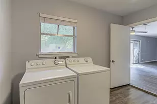 2001 Oakglen Dr, Austin, TX 78745 - Photo 21