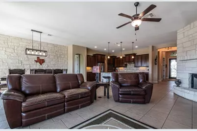 108 Buffalo Speedway, Liberty Hill, TX 78642 - Photo 3