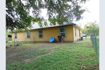 1318 Green Street #B, Lockhart, TX 78644 - Photo 11