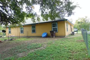 1318 Green St, Lockhart, TX 78644 - Photo 11