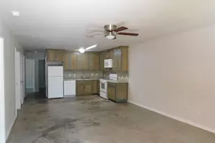 1318 Green St, Lockhart, TX 78644 - Photo 3