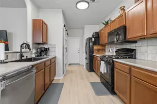 381 Bloomsbury Dr, Kyle, TX 78640 - Photo 7