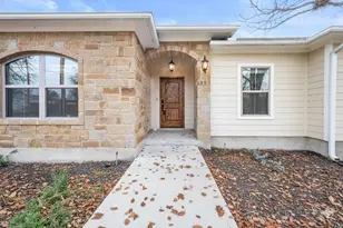 139 W Maple Dr, Granite Shoals, TX 78654 - Photo 3