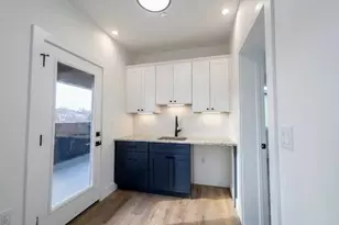 2818 E 22nd St, Austin, TX 78722 - Photo 15