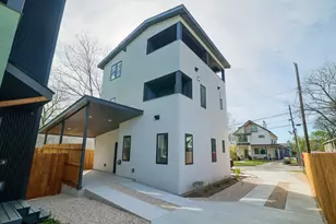 2818 E 22nd St, Austin, TX 78722 - Photo 3