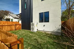 2818 E 22nd St, Austin, TX 78722 - Photo 3