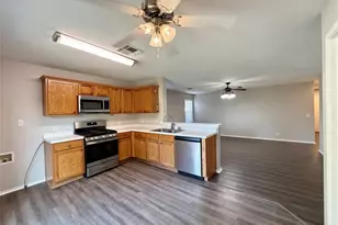 17212 Hamilton Point Cir, Manor, TX 78653 - Photo 5