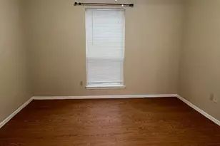 114 E 31st St, Austin, TX 78705 - Photo 9