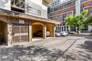 806 W 24th St, Austin, TX 78705 - Photo 17