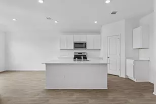 12117 Horseshoe Fld Bnd, Mustang Ridge, TX 78610 - Photo 15