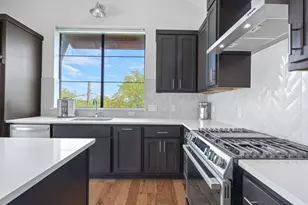 2412 E 8th St, Austin, TX 78702 - Photo 13