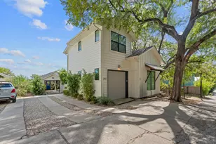 2412 E 8th St, Austin, TX 78702 - Photo 5