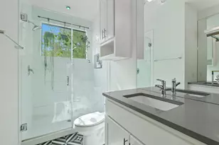 2412 E 8th St, Austin, TX 78702 - Photo 25