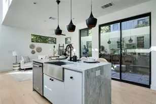 2804 E 22nd St, Austin, TX 78722 - Photo 9