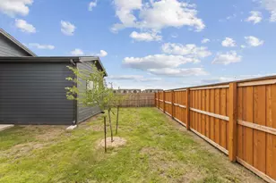 2028 Applewood Dr, Lockhart, TX 78644 - Photo 27