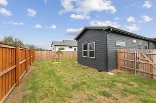 2028 Applewood Dr, Lockhart, TX 78644 - Photo 29