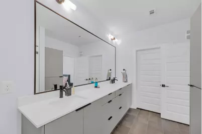 2500 Longview Street #323, Austin, TX 78705 - Photo 21