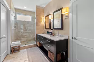 1704 W 34th St, Austin, TX 78703 - Photo 15