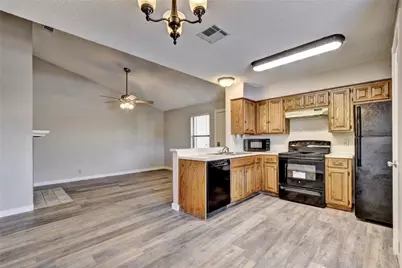 20800 Bonanza St #C, Lago Vista, TX 78645 - Photo 11