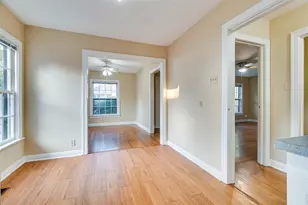 1011 E 49th St, Austin, TX 78751 - Photo 15