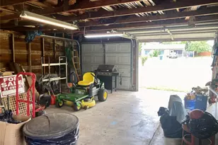 592 E Hempstead, Giddings, TX 78942 - Photo 25