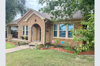 592 E Hempstead, Giddings, TX 78942 - Photo 1