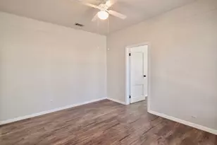 606 Mesquite St, Bastrop, TX 78602 - Photo 13