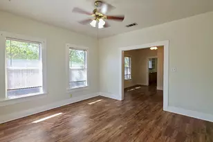 606 Mesquite St, Bastrop, TX 78602 - Photo 3