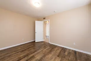 7300 Twin Crest Dr, Austin, TX 78752 - Photo 9