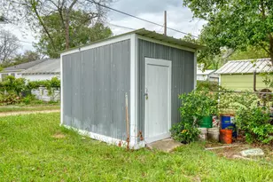 501 Burleson St, Smithville, TX 78957 - Photo 19