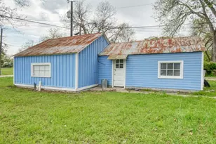 501 Burleson St, Smithville, TX 78957 - Photo 29