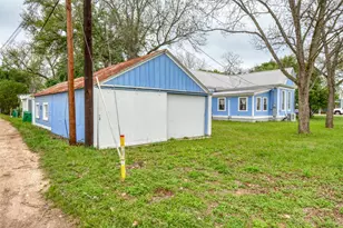 501 Burleson St, Smithville, TX 78957 - Photo 13