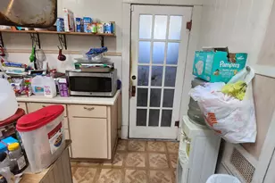 502 W 4th St, Taylor, TX 76574 - Photo 9