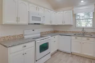 402 Hickory Tree Dr, Georgetown, TX 78626 - Photo 3