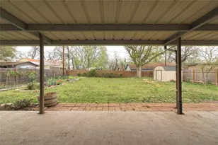 1102 Fowzer Street E, Taylor, TX 76574 - Photo 27