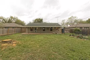 1102 Fowzer Street E, Taylor, TX 76574 - Photo 21